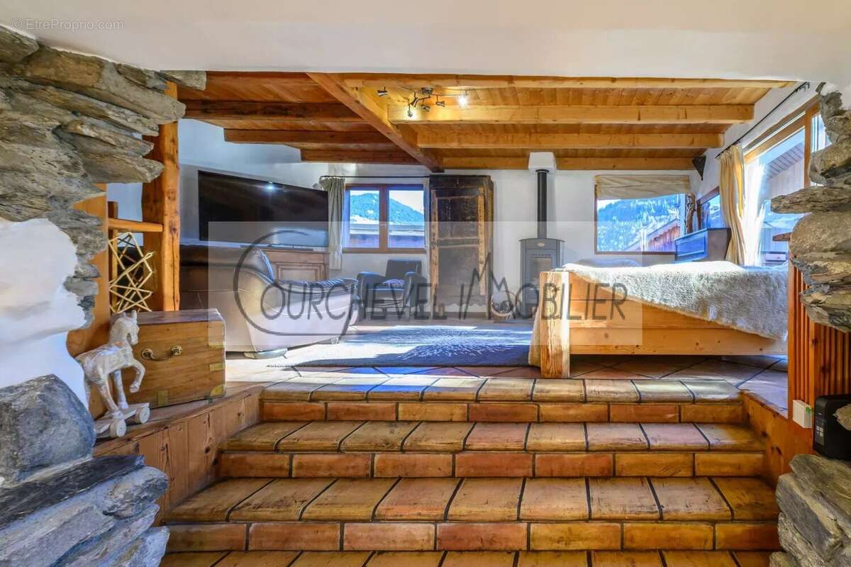Maison à LES ALLUES