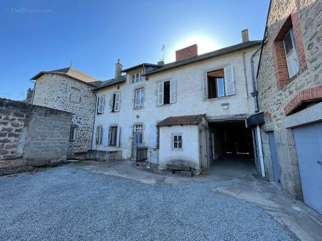 Photo 1 - Appartement à LE MAYET-DE-MONTAGNE