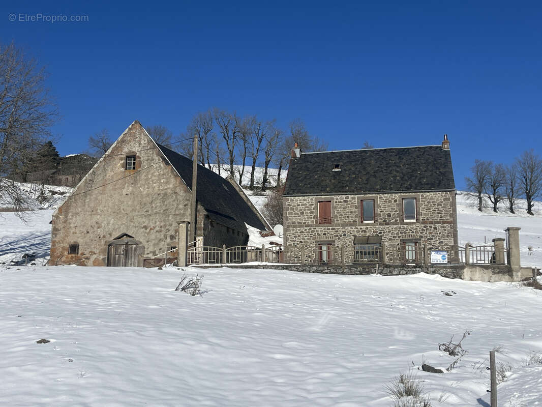 Maison à BESSE-ET-SAINT-ANASTAISE
