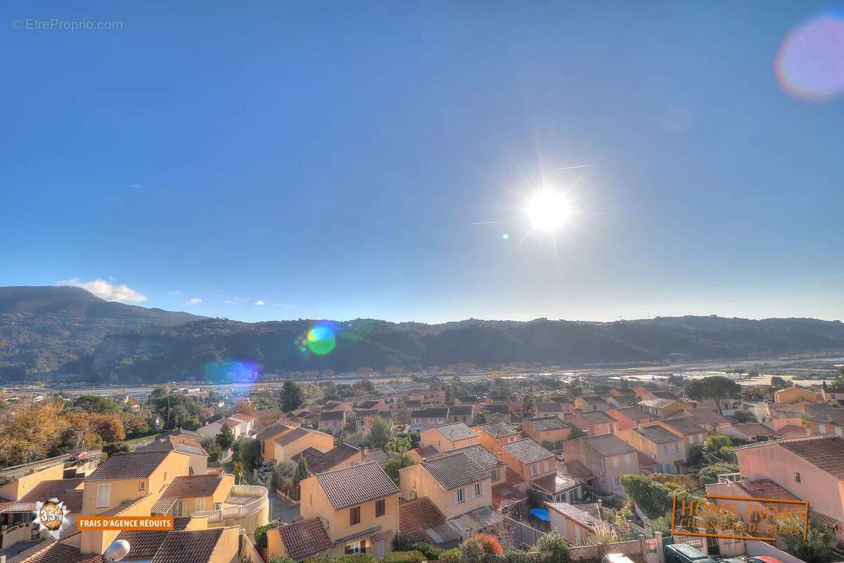 Appartement à CARROS