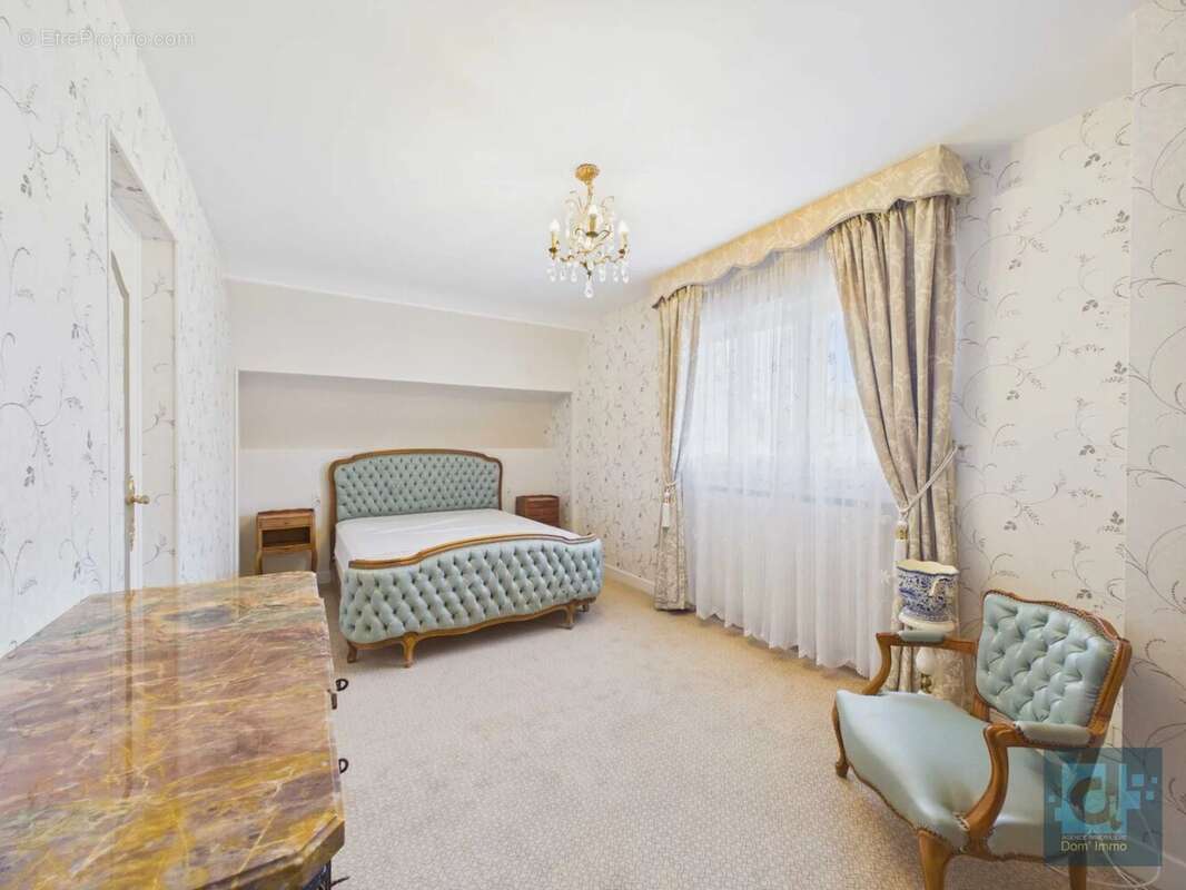 En exclusivité, élégance et caractère pour cette maison familiale - photo 12