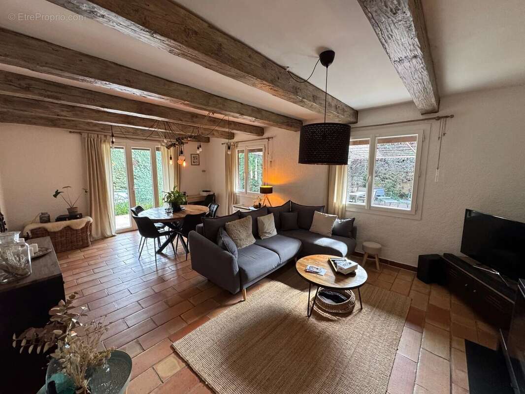 Maison à SAINT-ESTEVE-JANSON