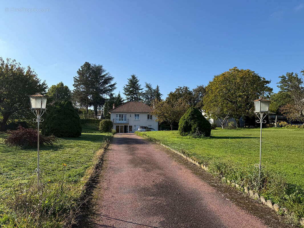 Maison à VOUNEUIL-SOUS-BIARD