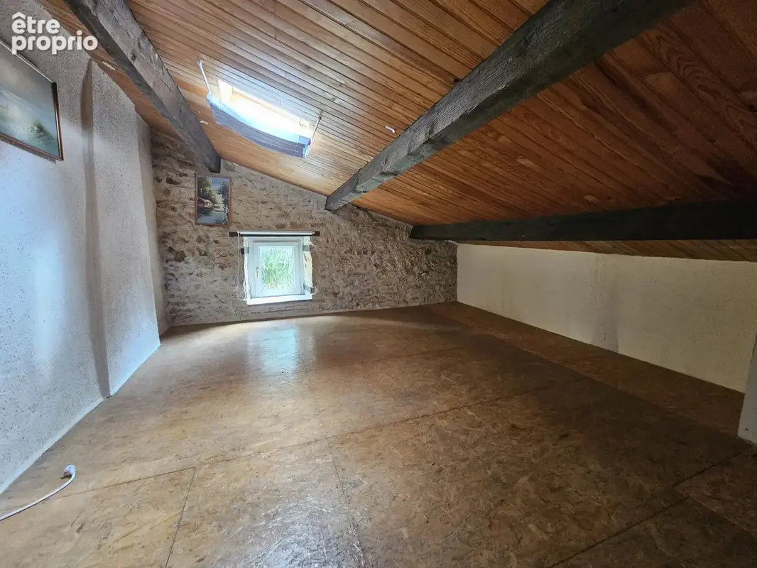 Maison individuelle de hameau avec grange attenante et excellent potentiel - photo 9