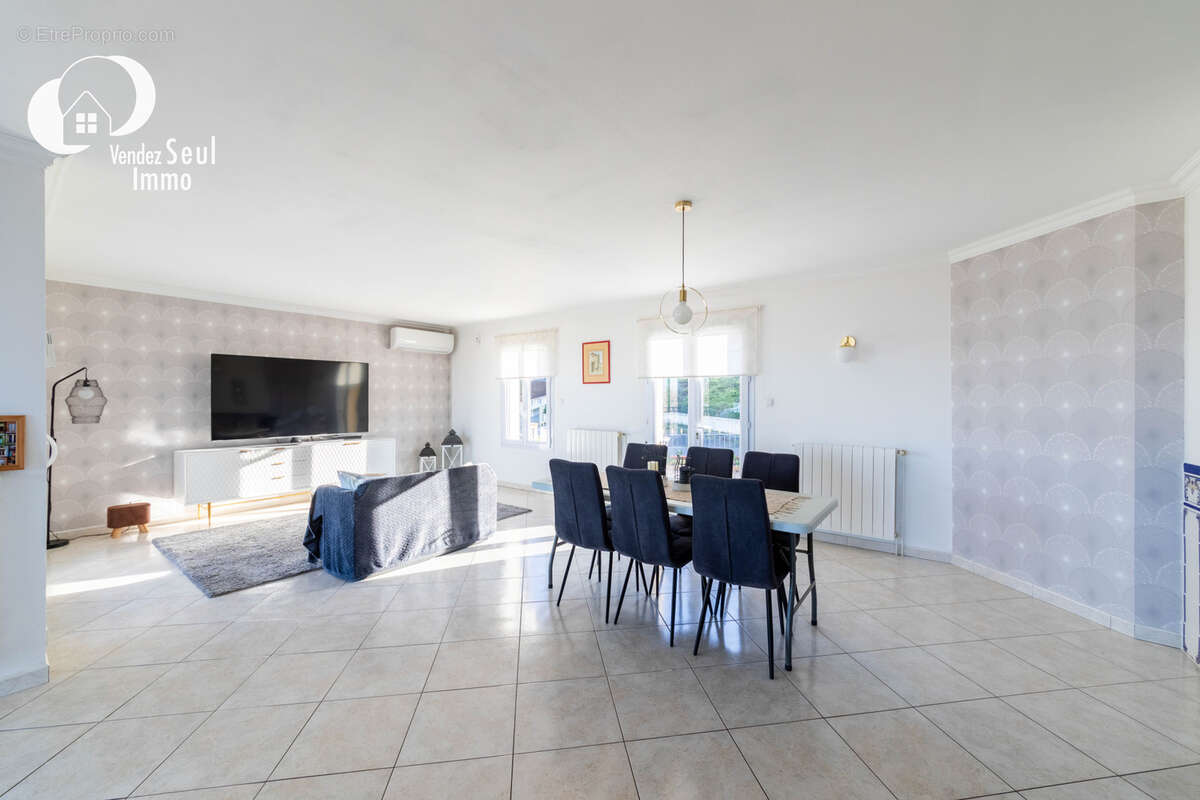 Maison à PUJOLS