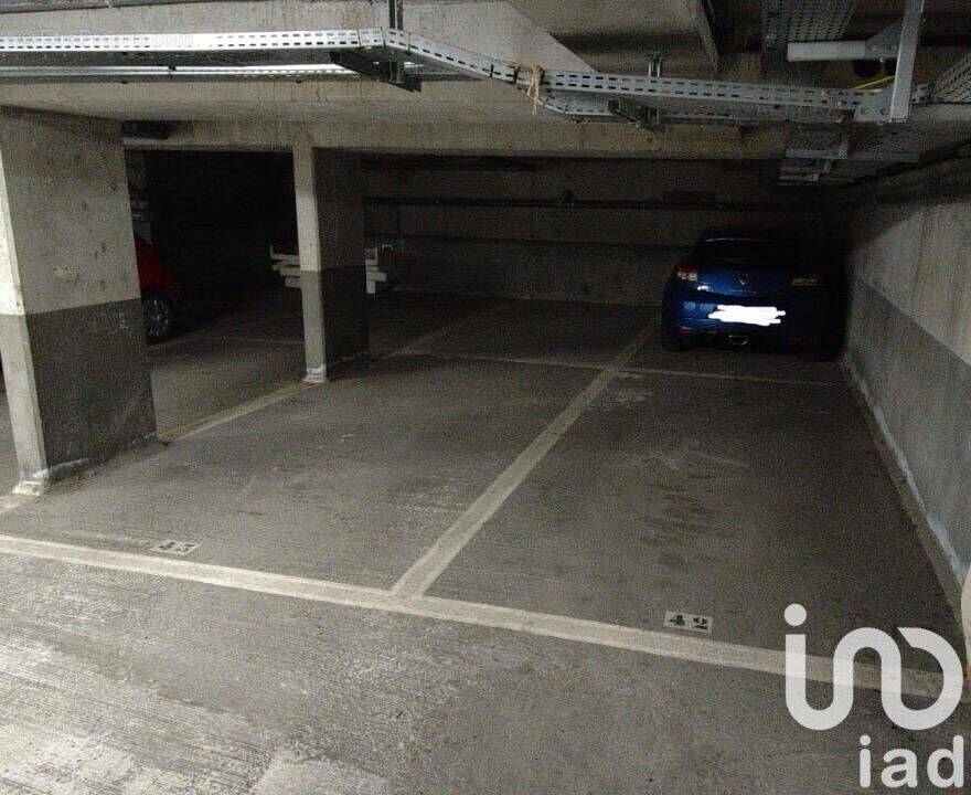 Photo 1 - Parking à MONTEREAU-FAULT-YONNE