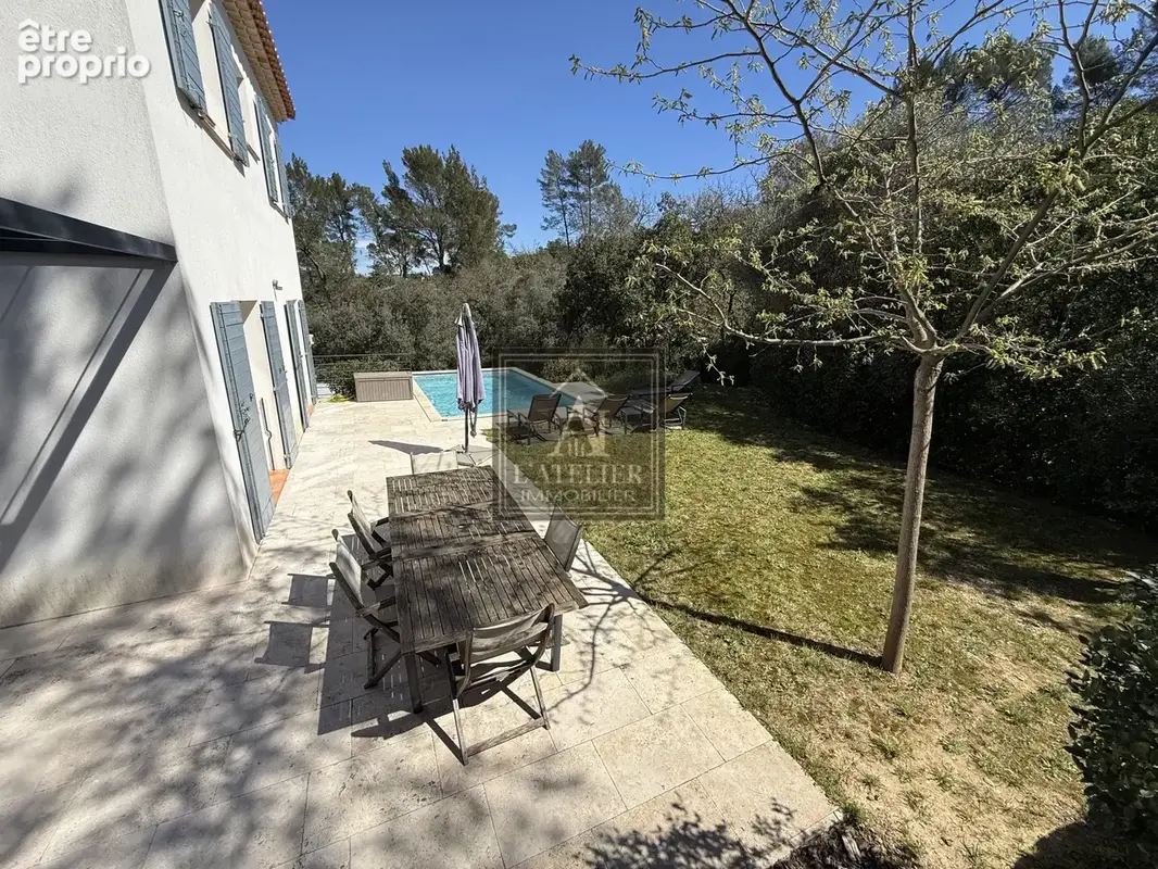 Maison récente avec 5 chambres, piscine et garage - photo 21