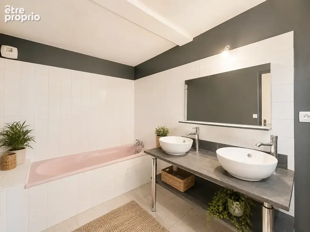 Appartement T3 montée Charlemagne - Vienne - Place de stationnement - photo 12
