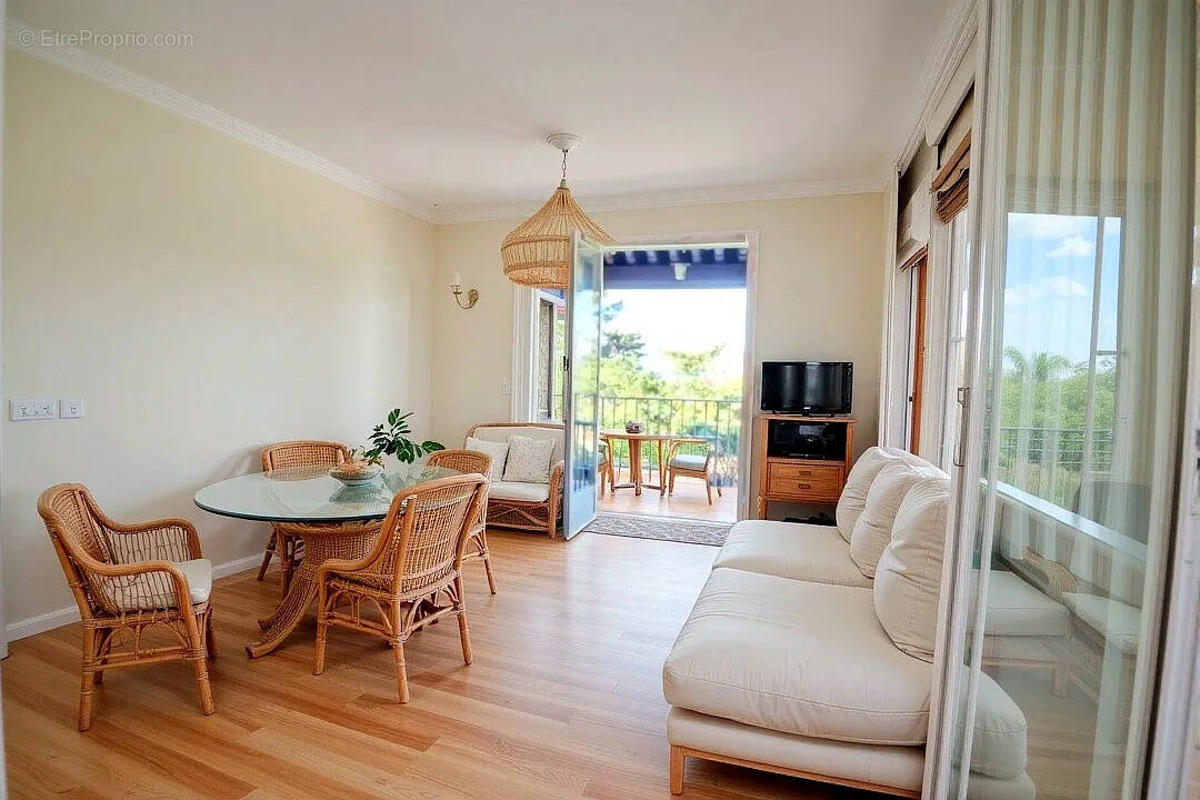 Appartement à SAINT-CYR-SUR-MER