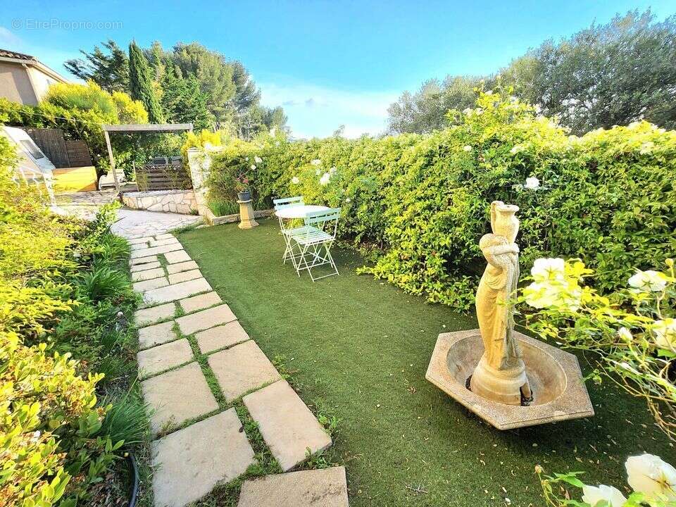 CHATEAU GOMBERT / MAISON D'HOTES 242 M² HABITABLE / - Maison à MARSEILLE-13E