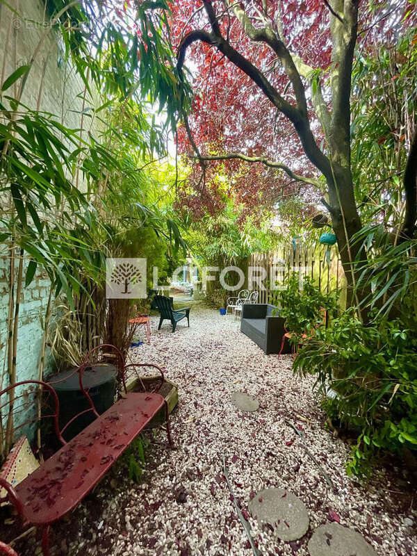 Maison de caractère avec 5 chambres, jardin et deux garages - Rare à la vente - photo 17