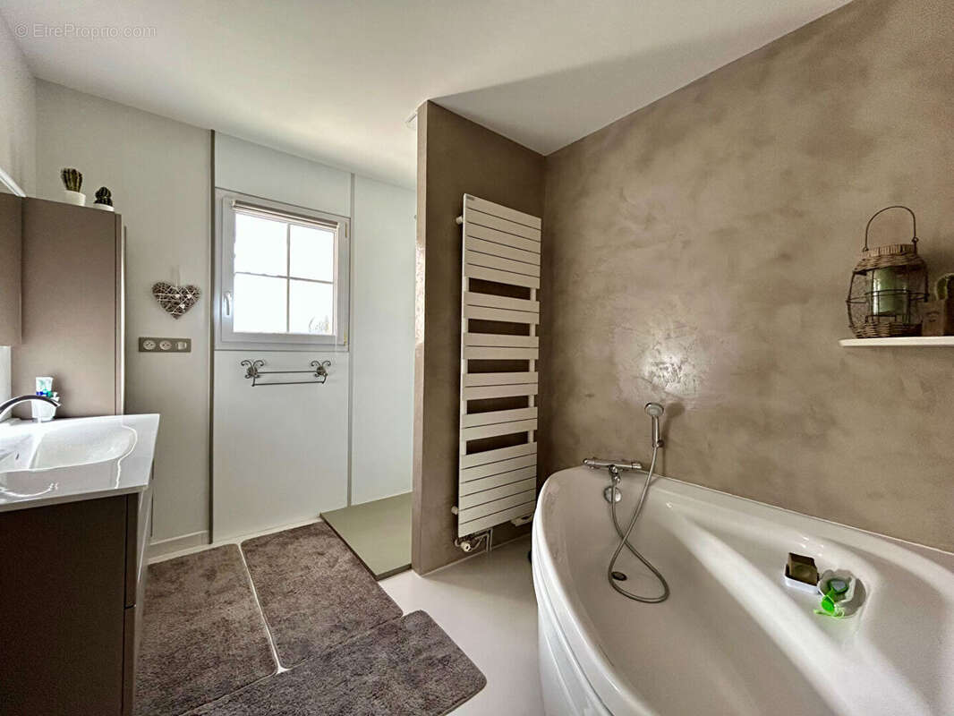 Maison à AZAY-LE-BRULE