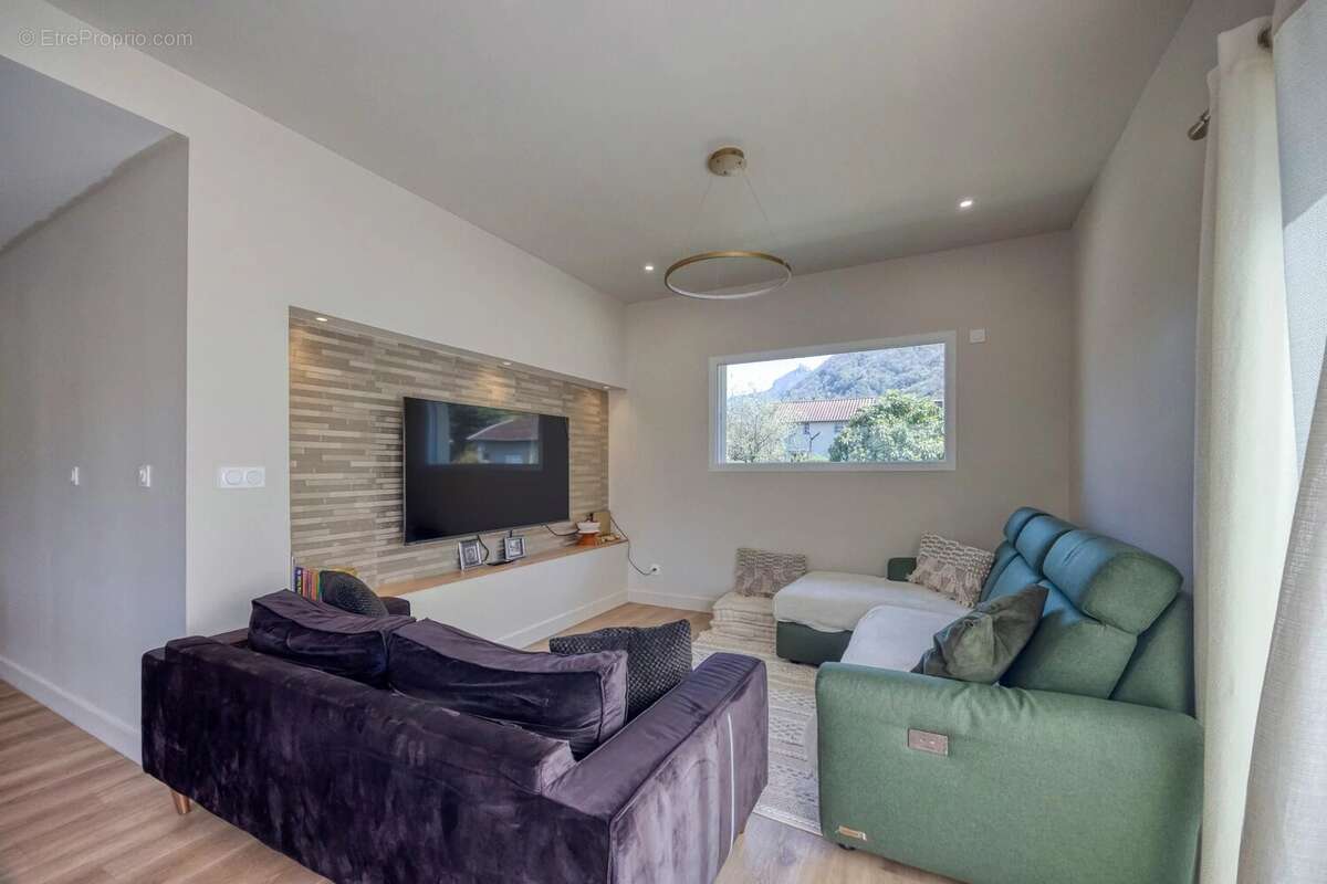 Maison à SAINT-EGREVE