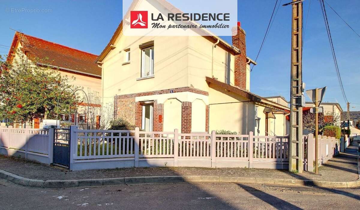 Maison à SAINT-ETIENNE-DU-ROUVRAY