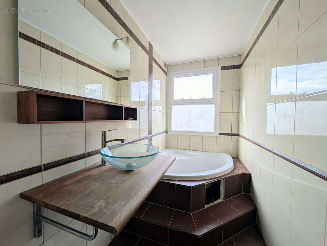 Appartement à LE MESNIL-LE-ROI