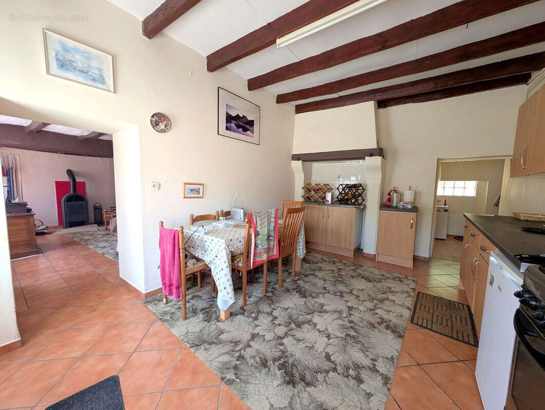 Maison à SAINT-MACAIRE-DU-BOIS