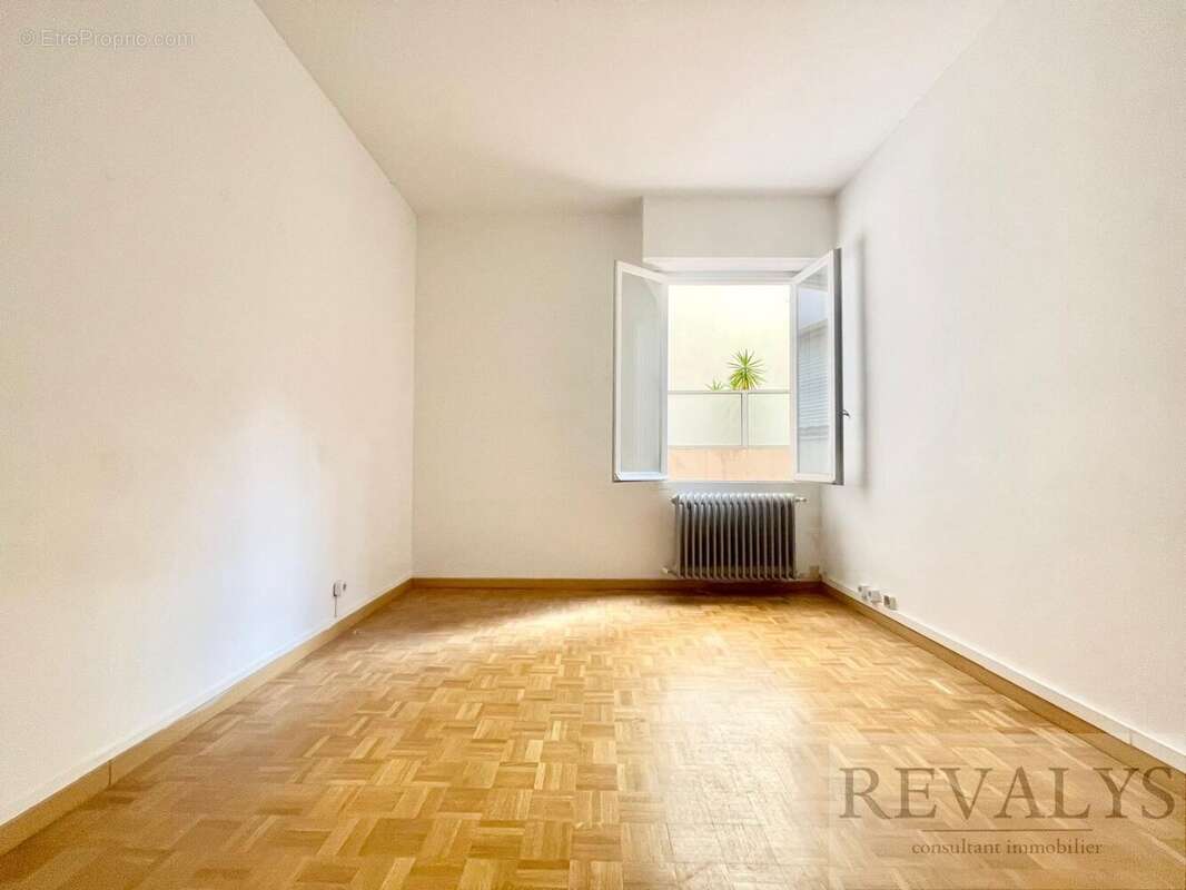 Alpes maritimes (06) - nice centre ville/liberation - a vendre 2 pieces 53m2  a renover  avec terrasse - photo 3