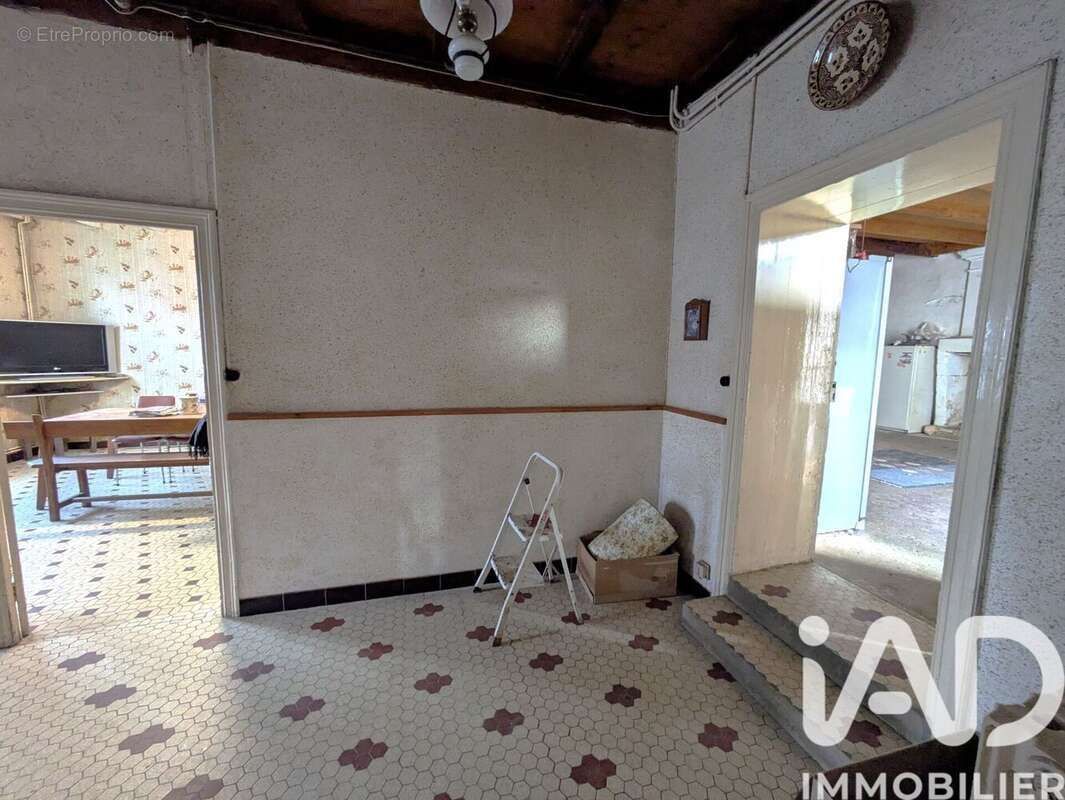 Maison 217 m² à Nancras  - photo 6
