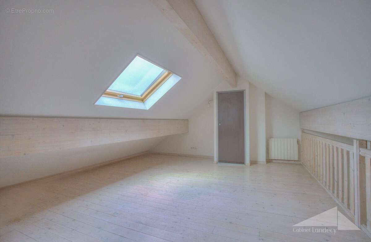 Appartement à SAINT-GENIS-POUILLY