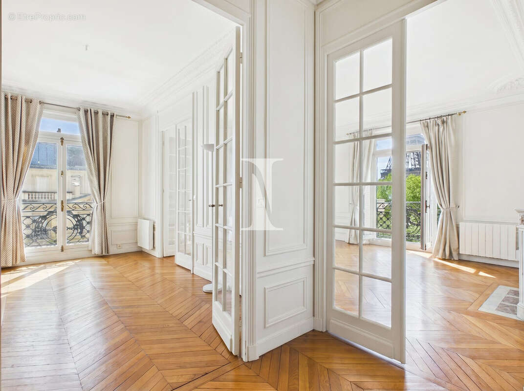 Appartement à PARIS-7E