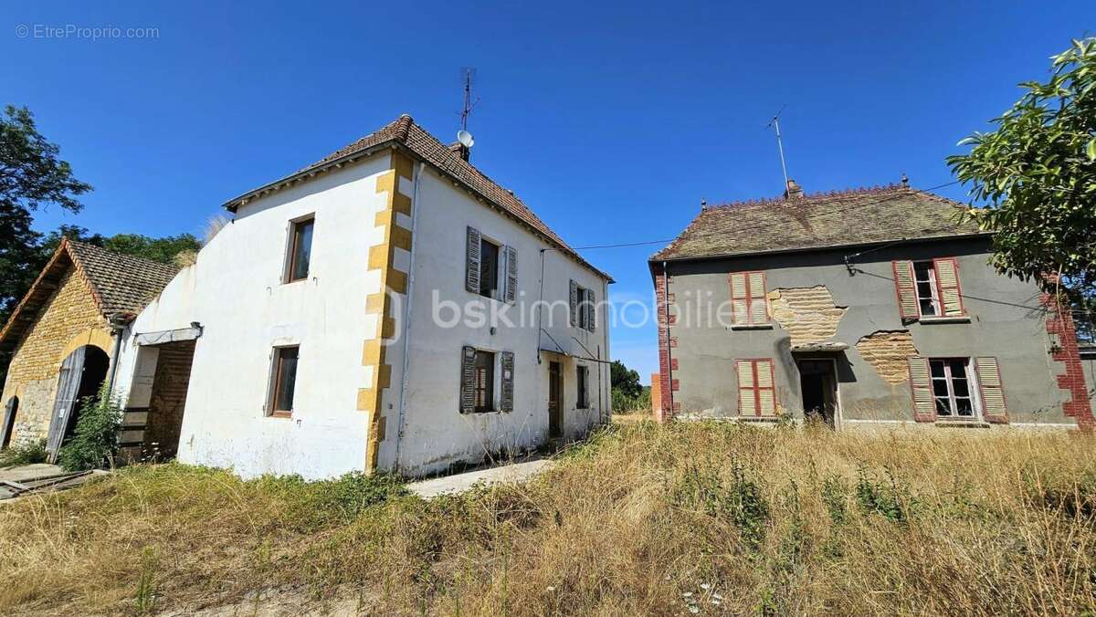 Tènement immobilier avec fort potentiel – 2 maisons + Dépendances – Terrain 3 500 m² – Bord de canal - photo 2