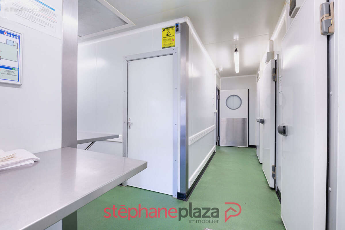 Commerce à ONET-LE-CHATEAU