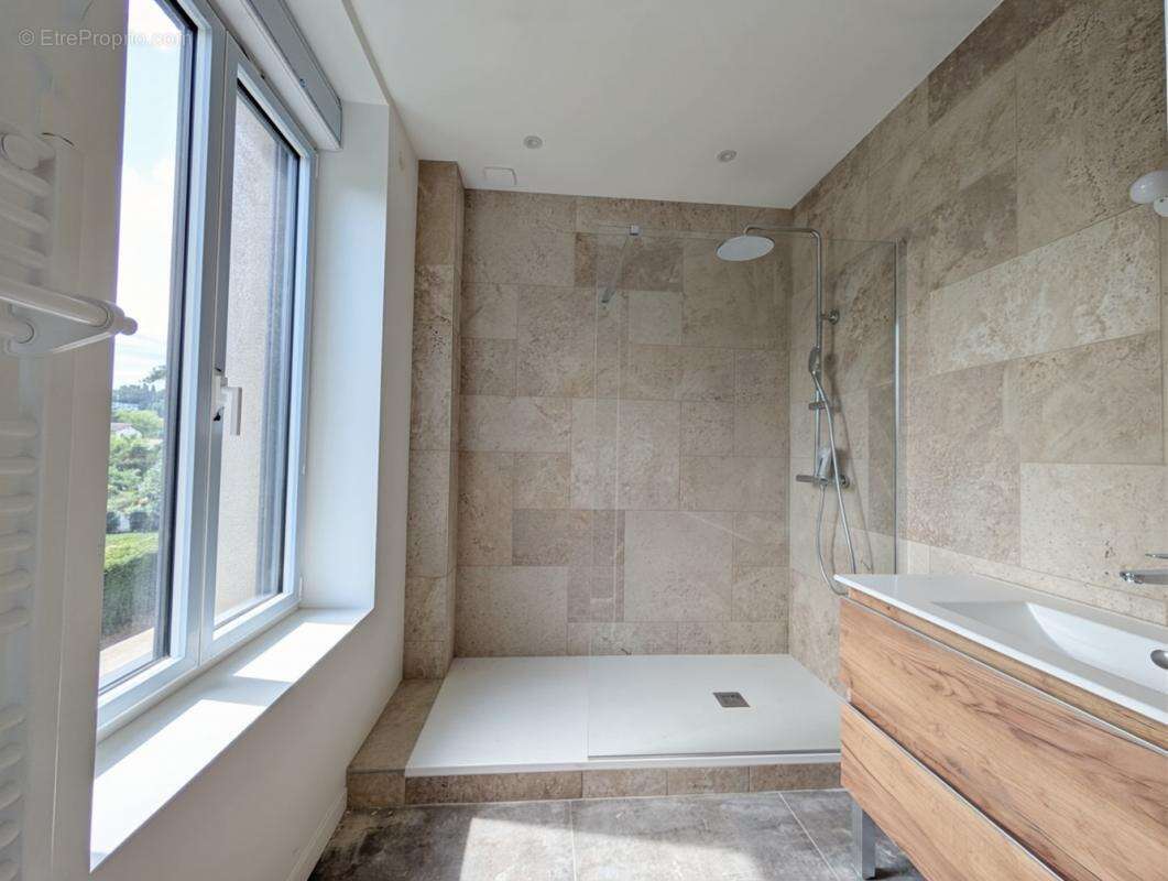 Appartement à SEREZIN-DU-RHONE