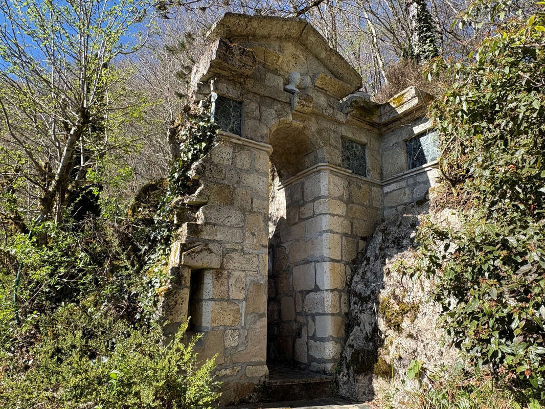 Magnifique maison en pierres aux bordes d’une rivière - photo 9