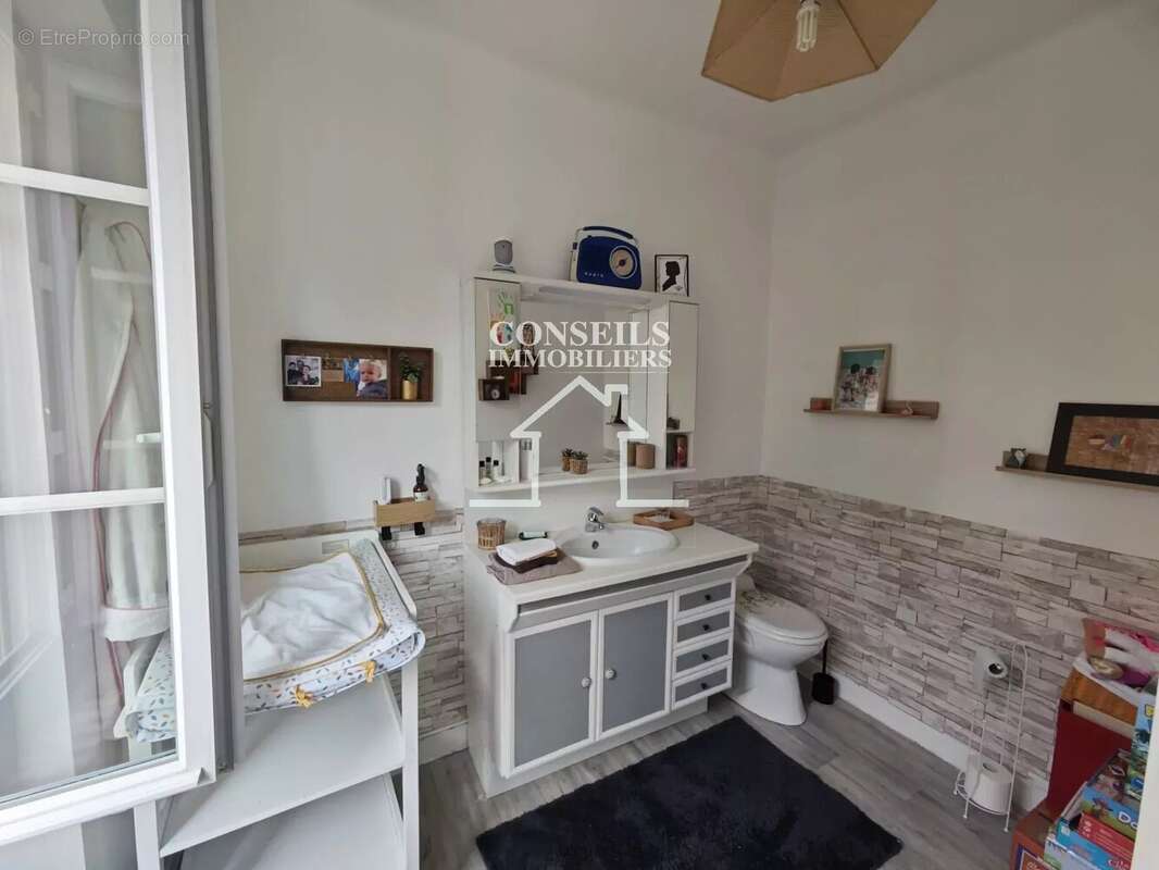 Maison à SAINT-JULIEN-DU-SAULT