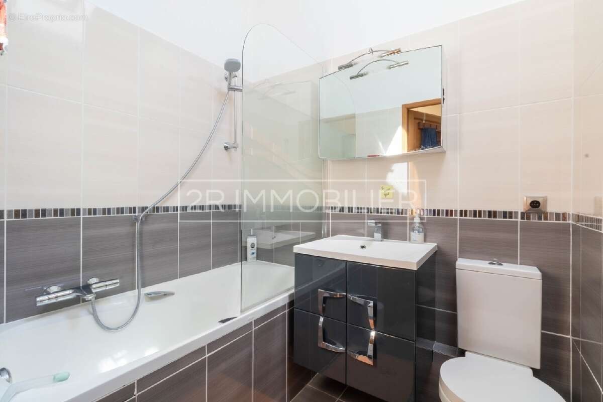 Maison à SAINT-THIBAULT-DES-VIGNES