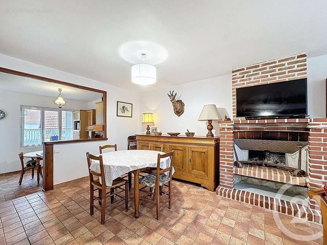 Maison à MARCILLY-EN-VILLETTE