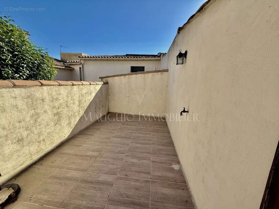 Maison à MAUGUIO