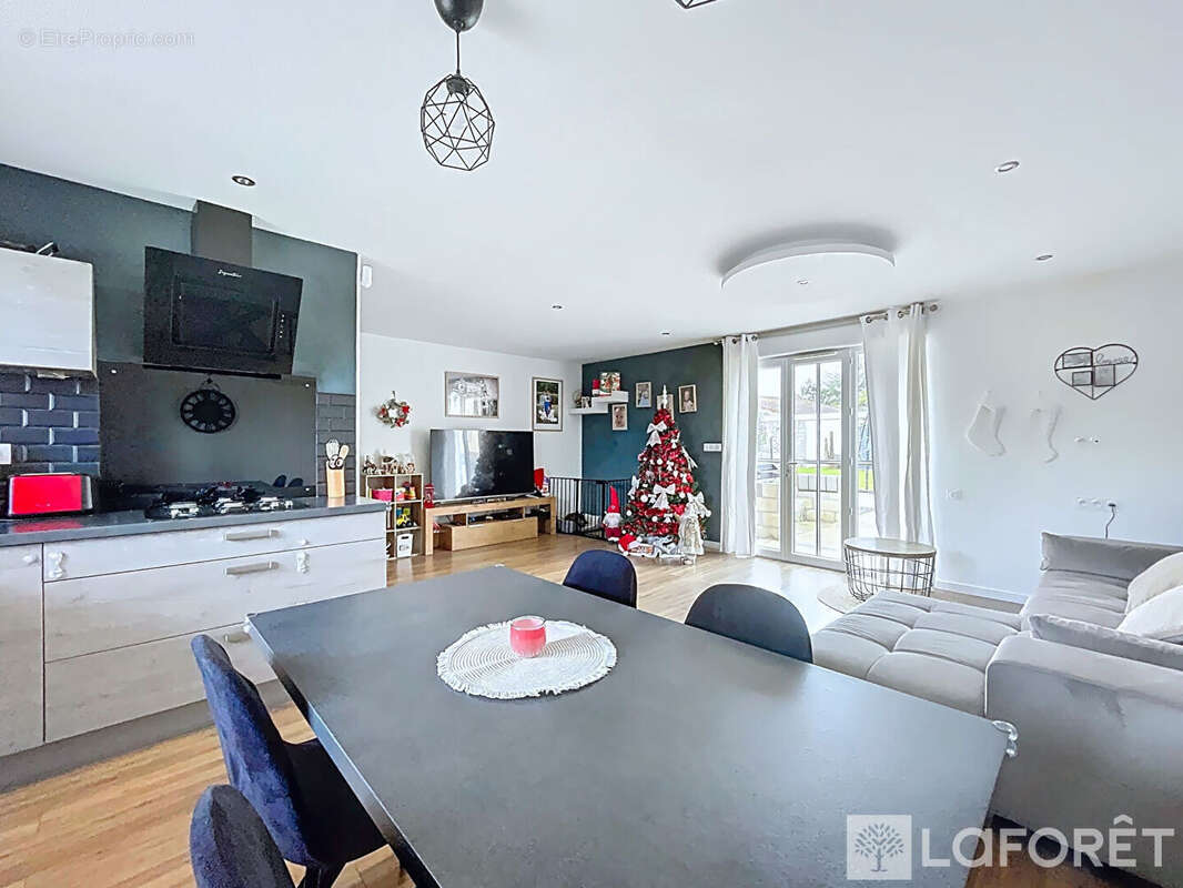 Maison à TIZAC-DE-LAPOUYADE