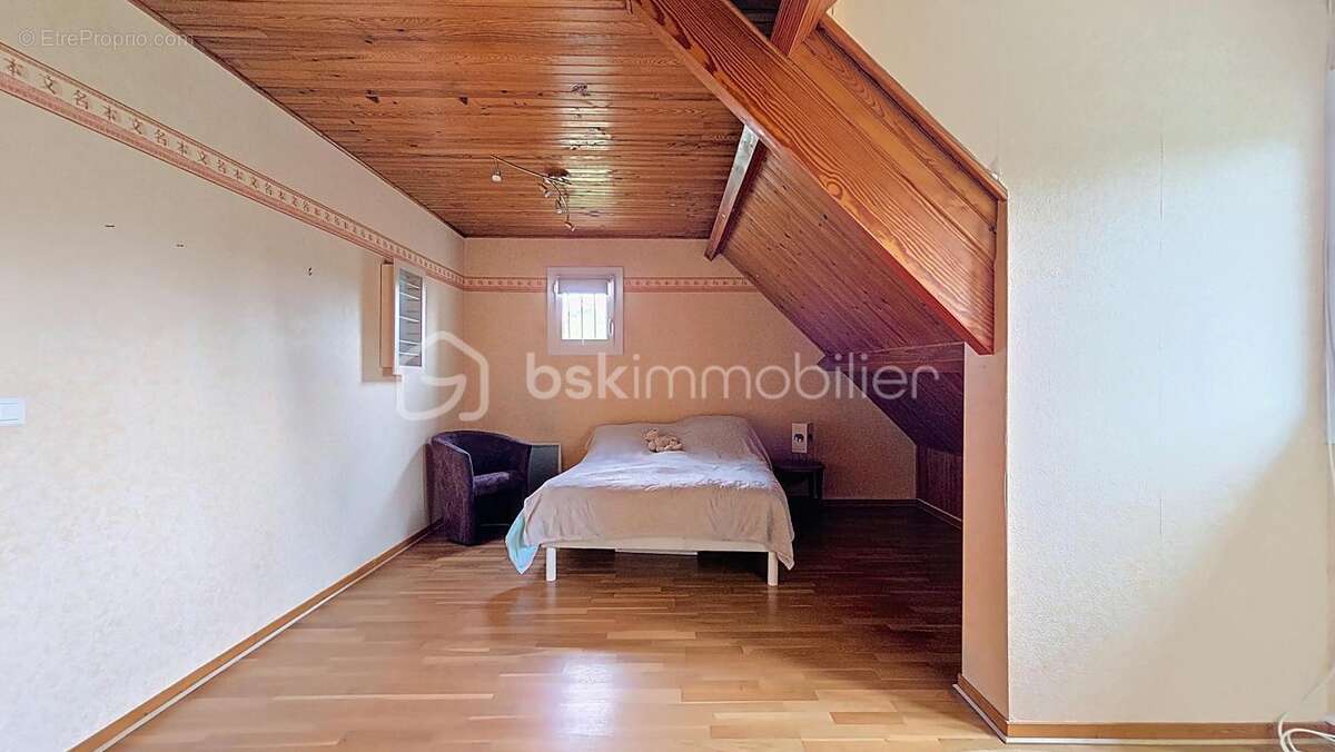 Maison à CHEVRY-COSSIGNY