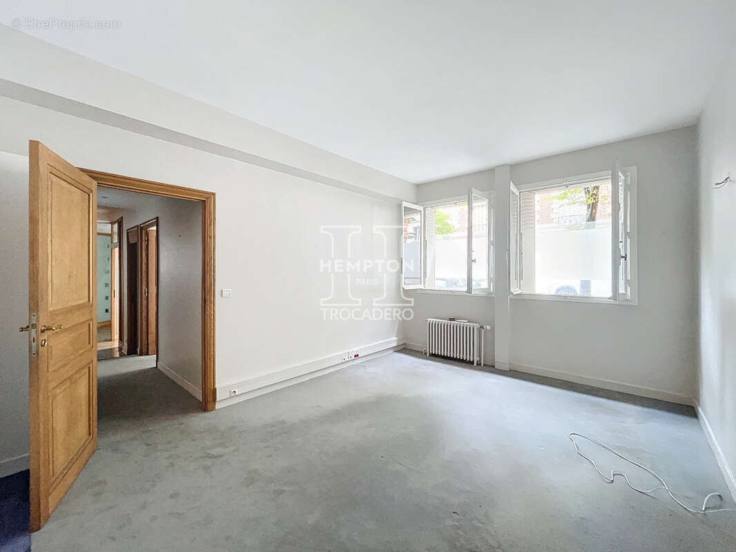 Appartement à PARIS-16E