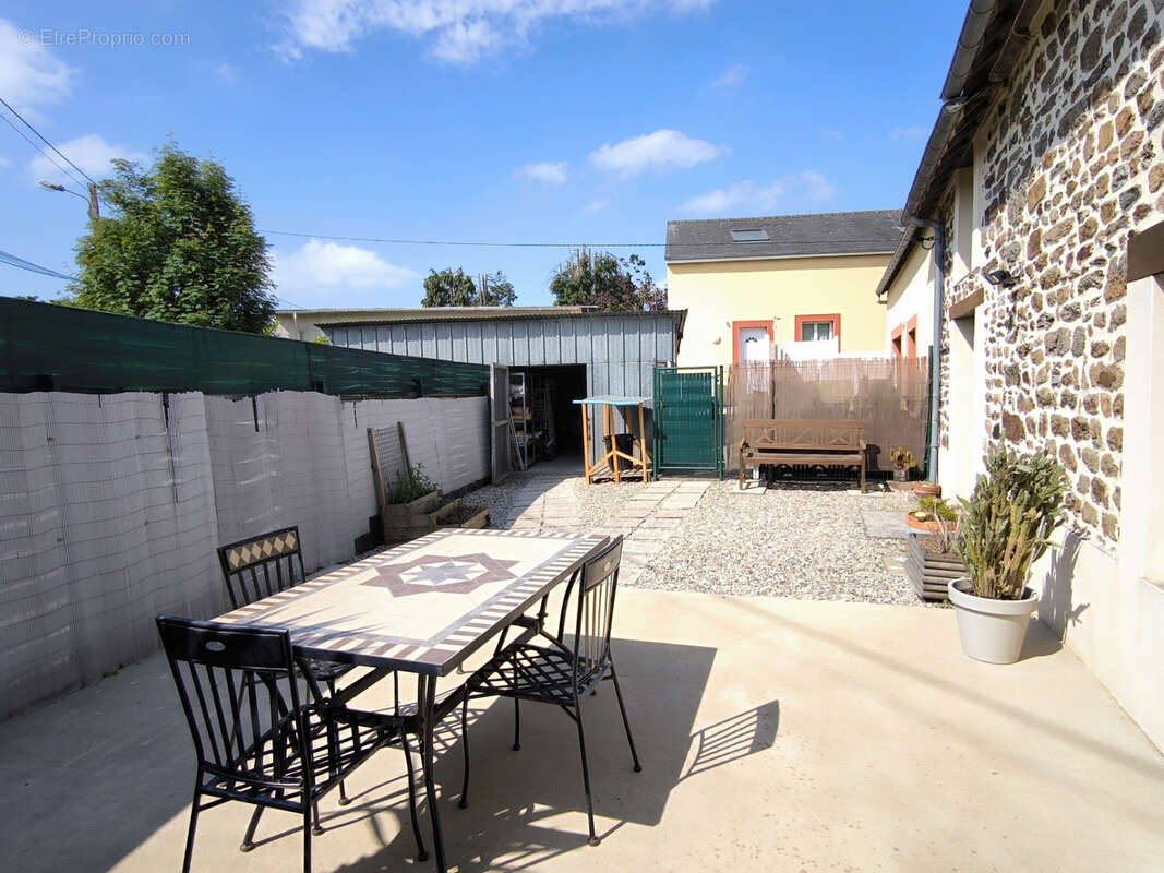 Maison à SAINT-GUINOUX