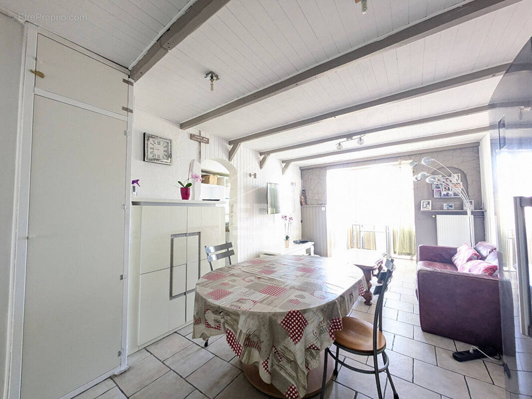 Appartement à MARSEILLE-4E