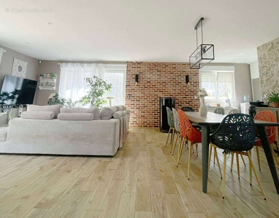 Maison à FAVIERES