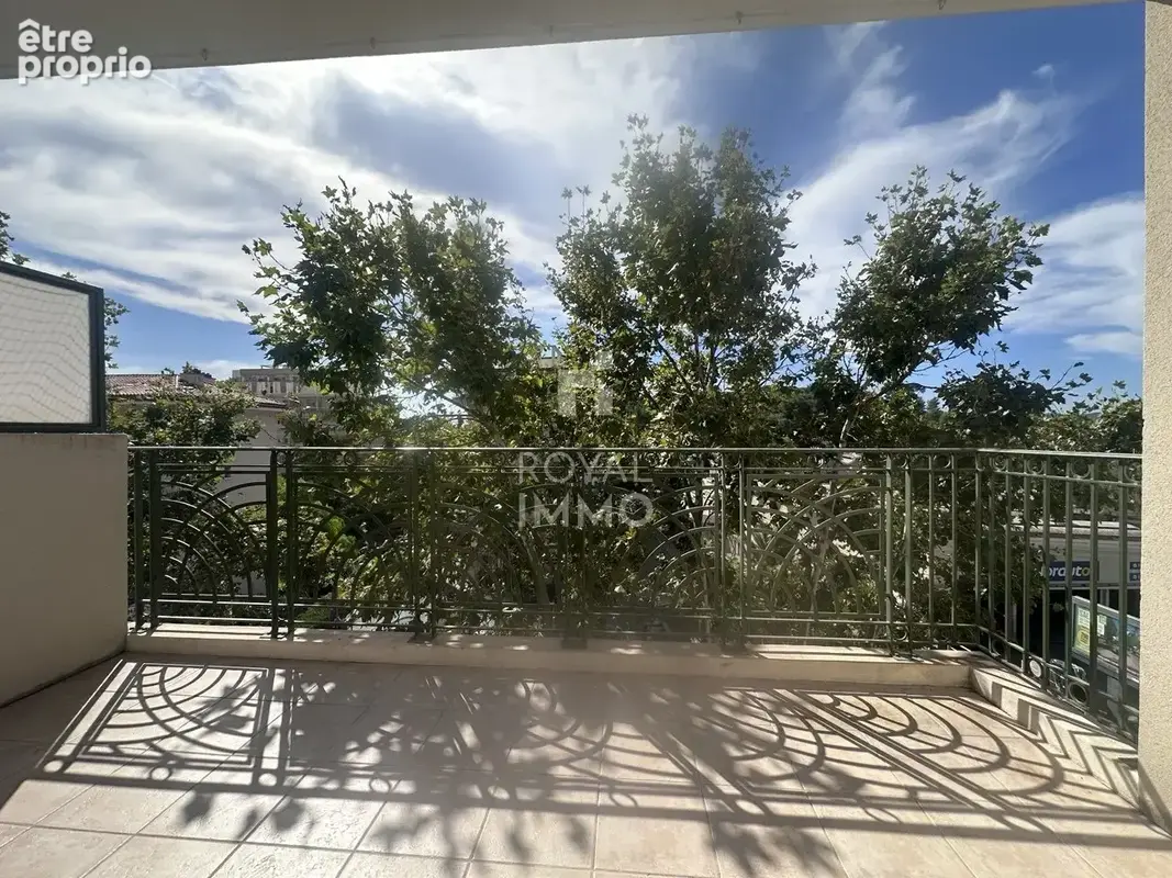 Toulon ouest   t2 de 43 m2 au dernier étage avec terrasse et garage - photo 3