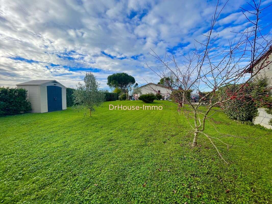 Maison à BAIGNES-SAINTE-RADEGONDE