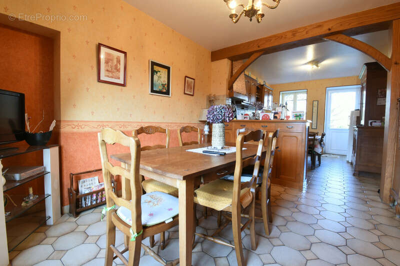 Maison 220 m² à Saint-Fraimbault  - photo 10
