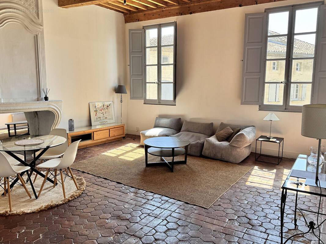 Appartement à VILLENEUVE-LES-AVIGNON