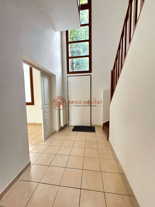 Maison 3 ch, sdd, sdb, jardin et garage - photo 2