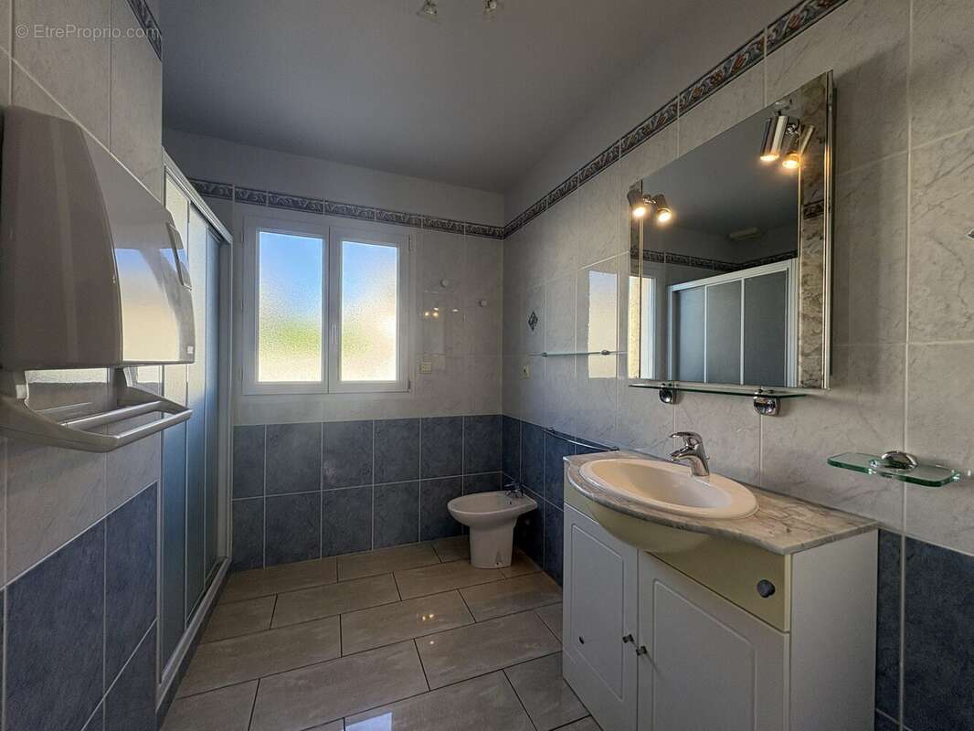 Maison 149 m² à Villedieu-Les-Poeles  - photo 8
