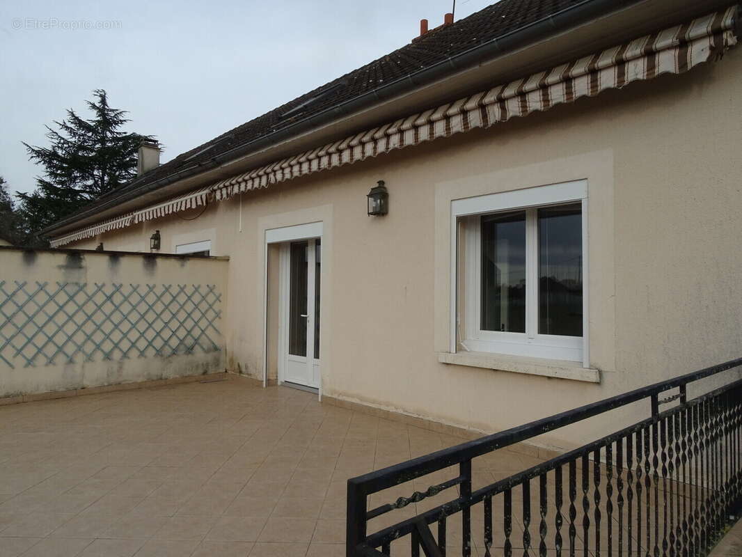 Appartement 273 m² à Gien  - photo 2