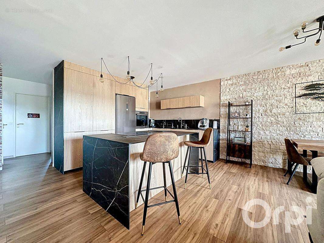 Appartement à CARROS