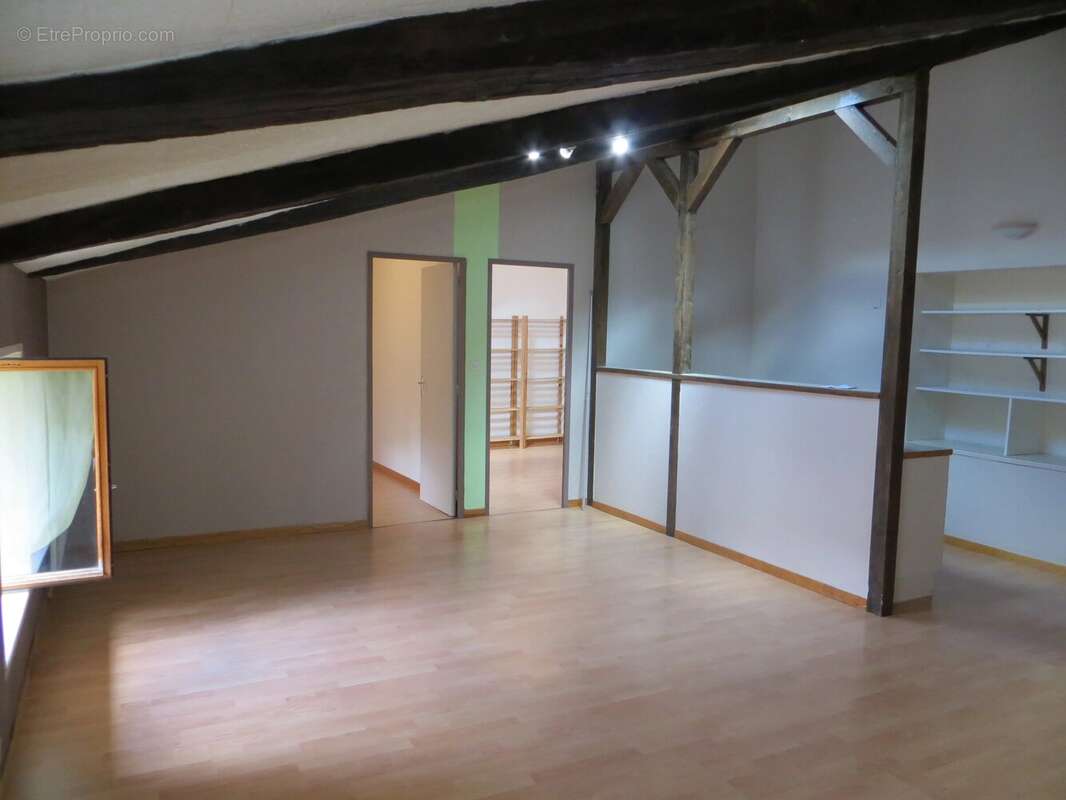 Appartement à BAGNOLS-SUR-CEZE