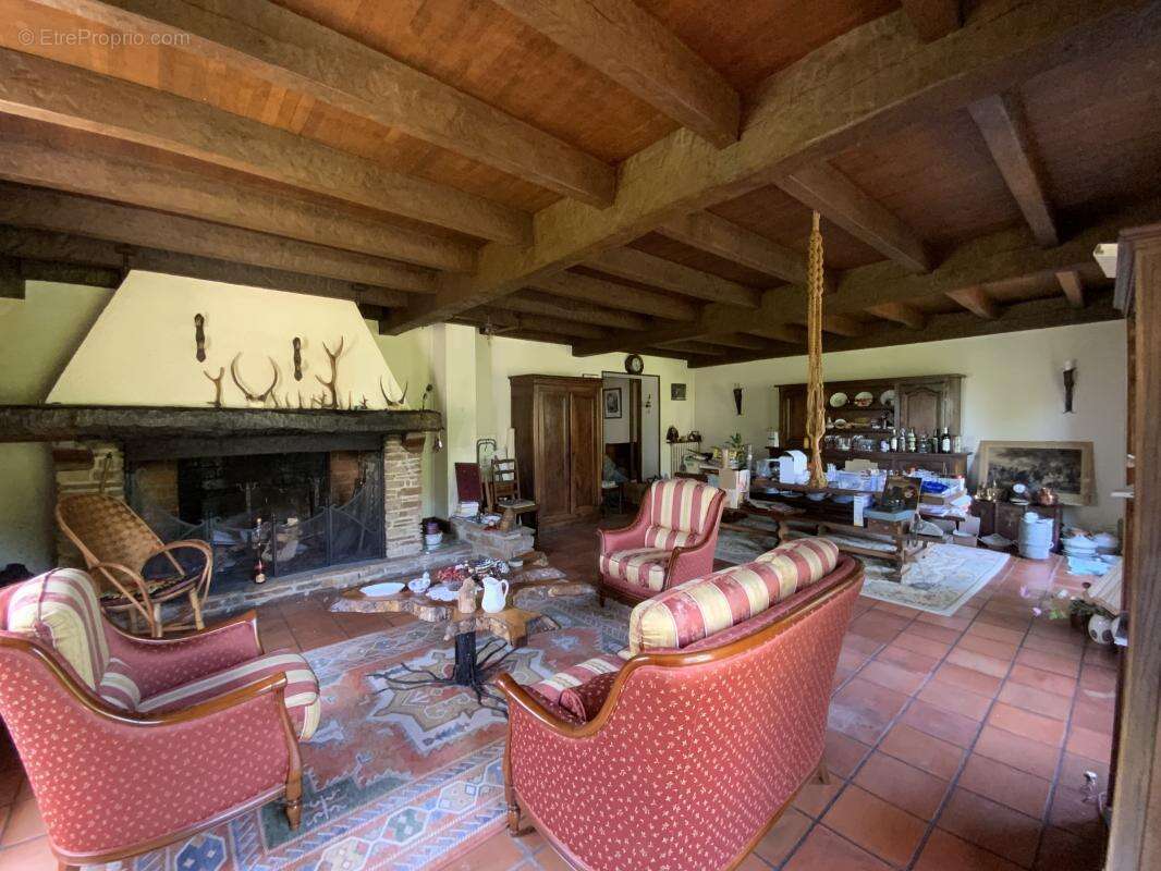 Maison à SAINT-YRIEIX-LA-PERCHE