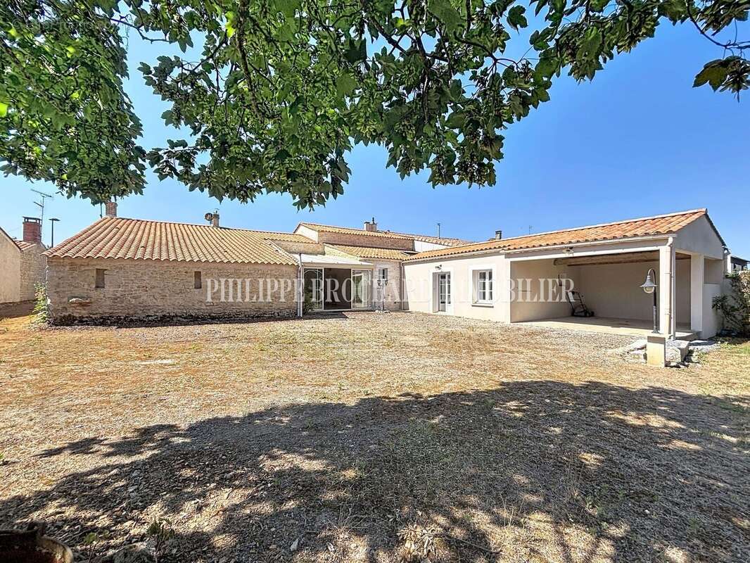 Maison 179 m² à Peault  - photo 5