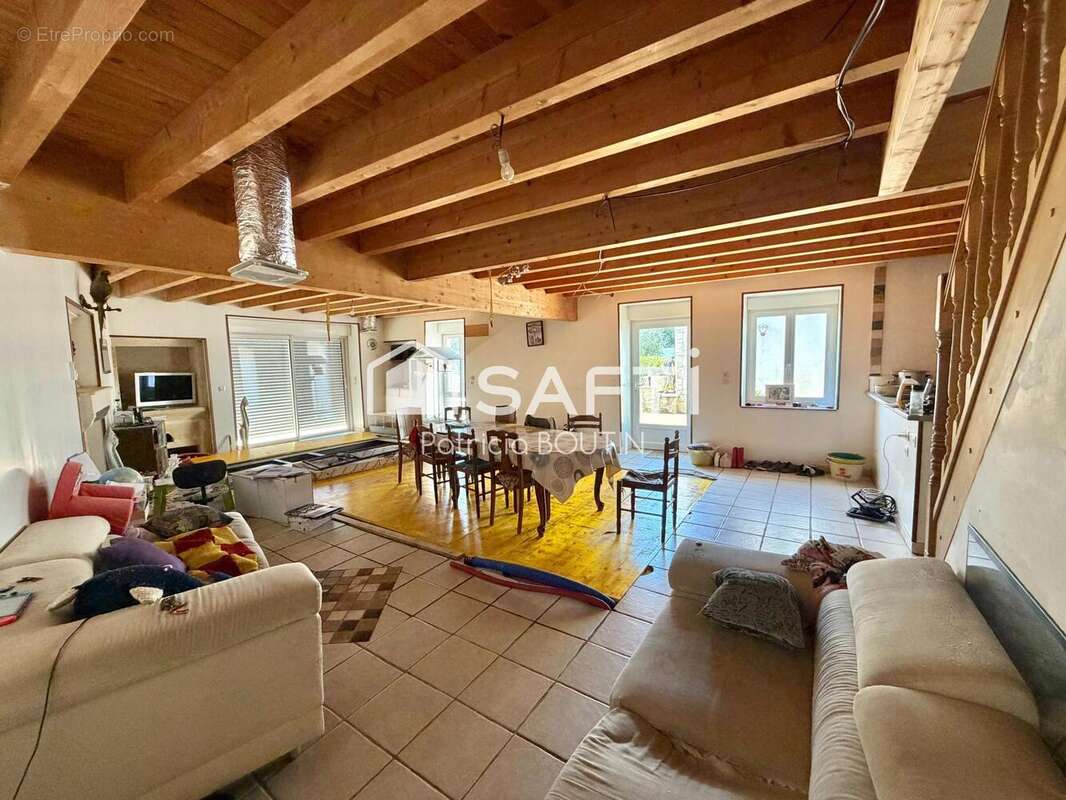 Maison 186 m² à La Creche  - photo 2